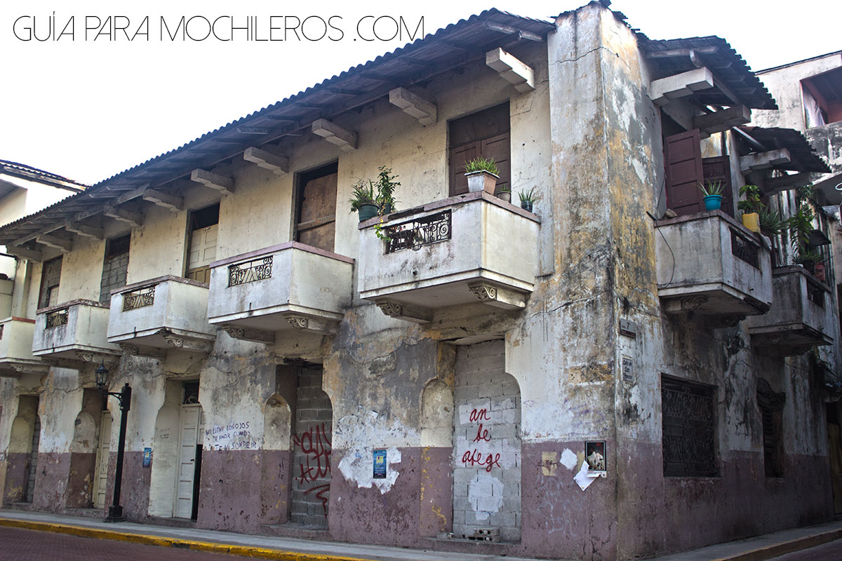 Casas coloniales sin remodelar en Panamá